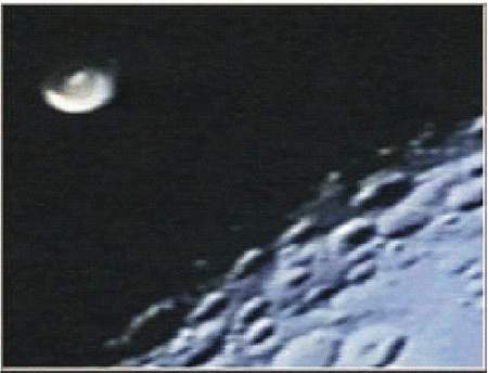 148. Zastavenie lunárneho projektu spôsobil strach z UFO